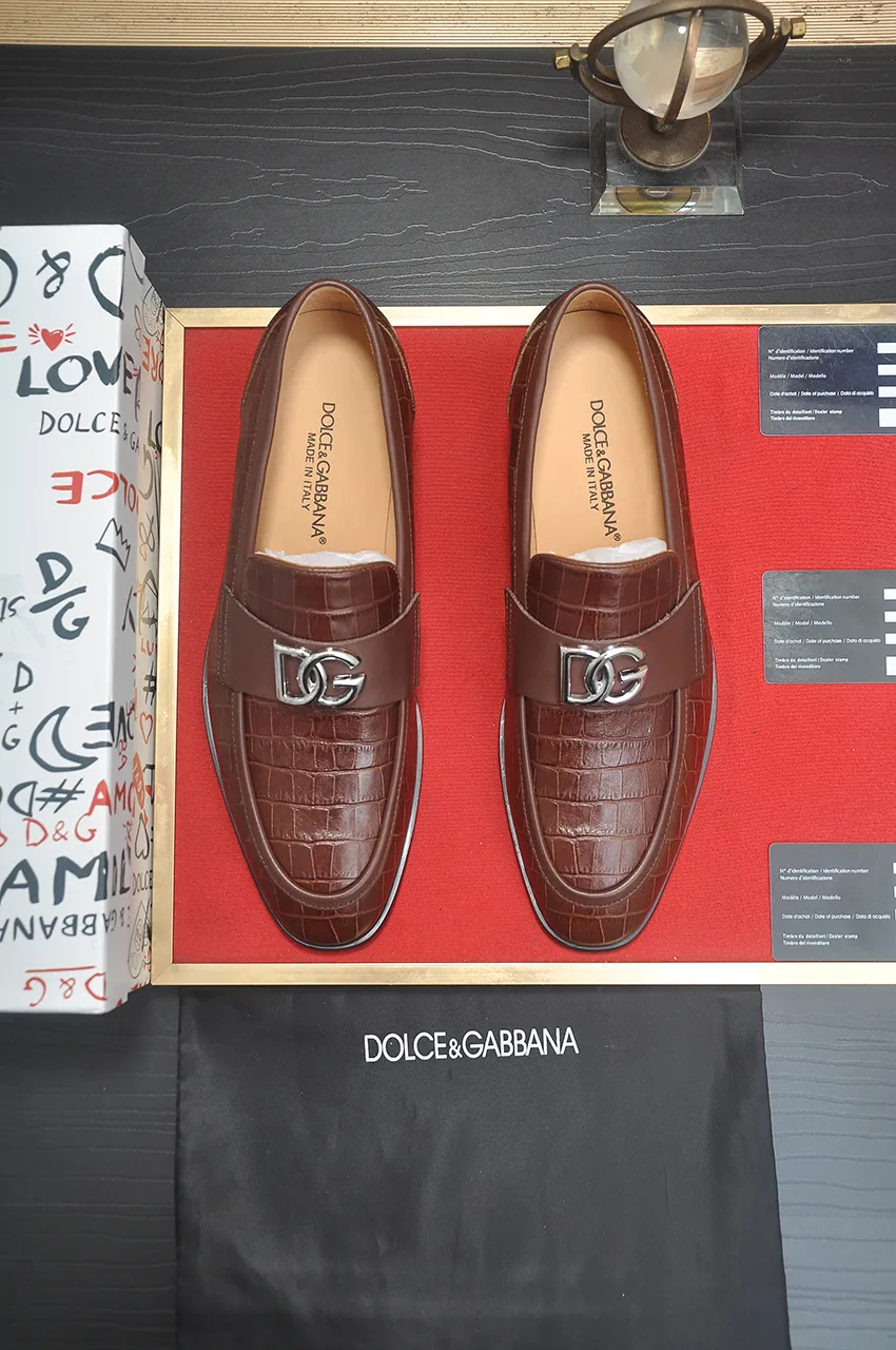 Men's men's shoes 💰500💶🌲 DG top 🔍🔍Men's new leather shoes 🚹 are on sale at the same time at the counter ⚠The uppers are imported cowhide from Italy, the entire imported cowhide lining, imported accessories 💪💪, completely 1⃣️ vs 1⃣️ replica 🇮 🇹💪💪, ⚠Sole: The original sole is specially provided by the original factory, the exclusive movable molded sole is super comfortable, ⚠The original factory follows the order, 🔍🔍high quality, you can enter and exit the counter at will, welcome to compare ⚠Size: 38-44 (45 customized)